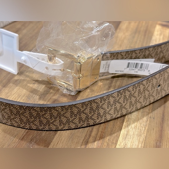 Michael Kors - Women's XL Reversible MK  Tan/White/ Leather Belt - Picture 4 of 14